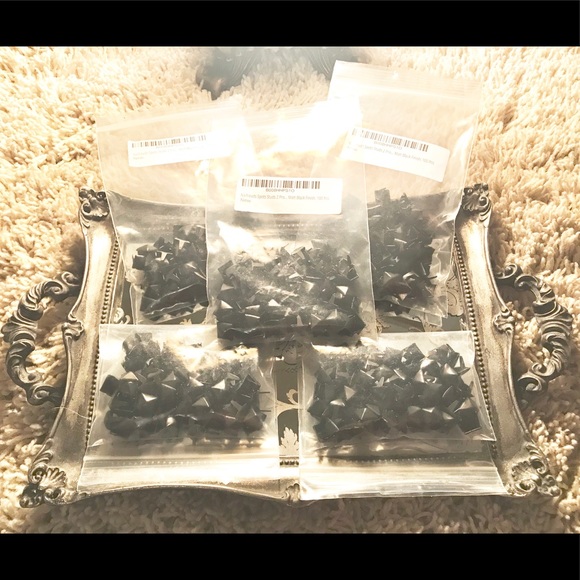 Accessories - 500 Piece Matt Black 2 Prong Stud Nailheads